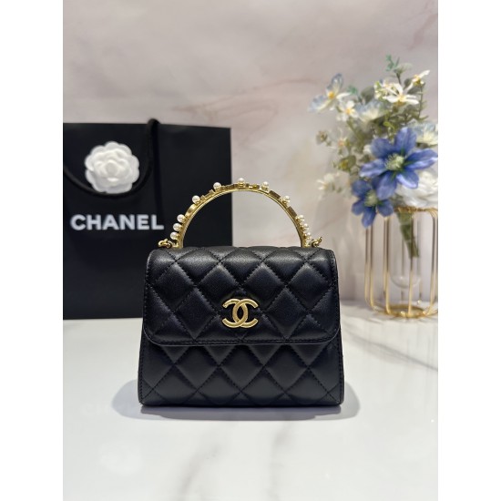  CHANEL 23B Metal Pearl Wrist Bag White CHB023