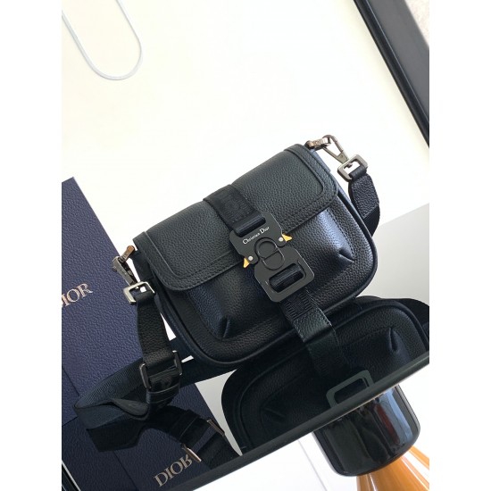 DIOR Mini Hit The Road Bag Shop DOB008