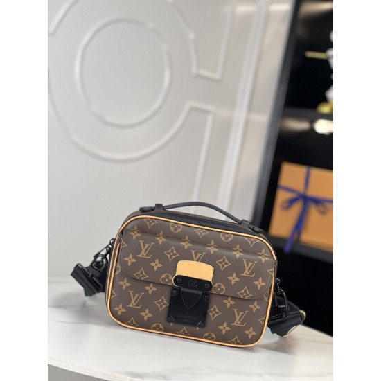 LOUIS VUITTON  M45806 S Lock Messenger LVB045